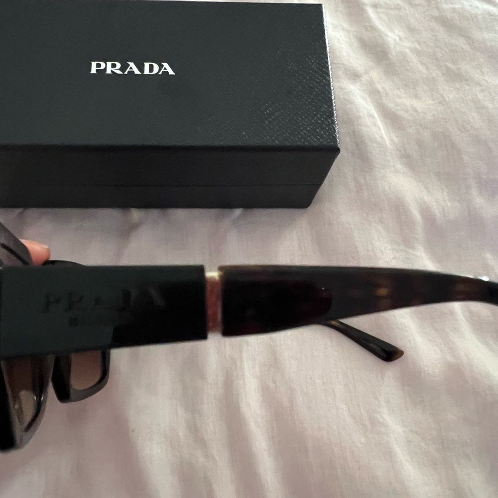 Prada sunglasses like new. Comes with case, box, eyeglass cloth and cary case. - Picture 5 of 9